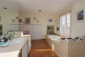 Master En Suite - Country homes for sale and luxury real estate including horse farms and property in the Caledon and King City areas near Toronto